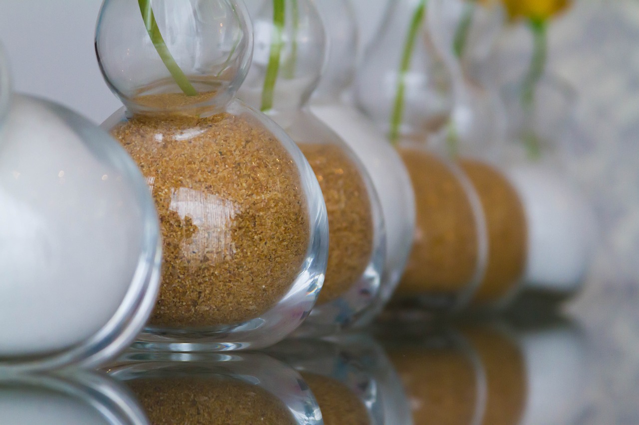 Décoration d&rsquo;un vase transparent avec du sable : Donnez vie à vos objets en verre