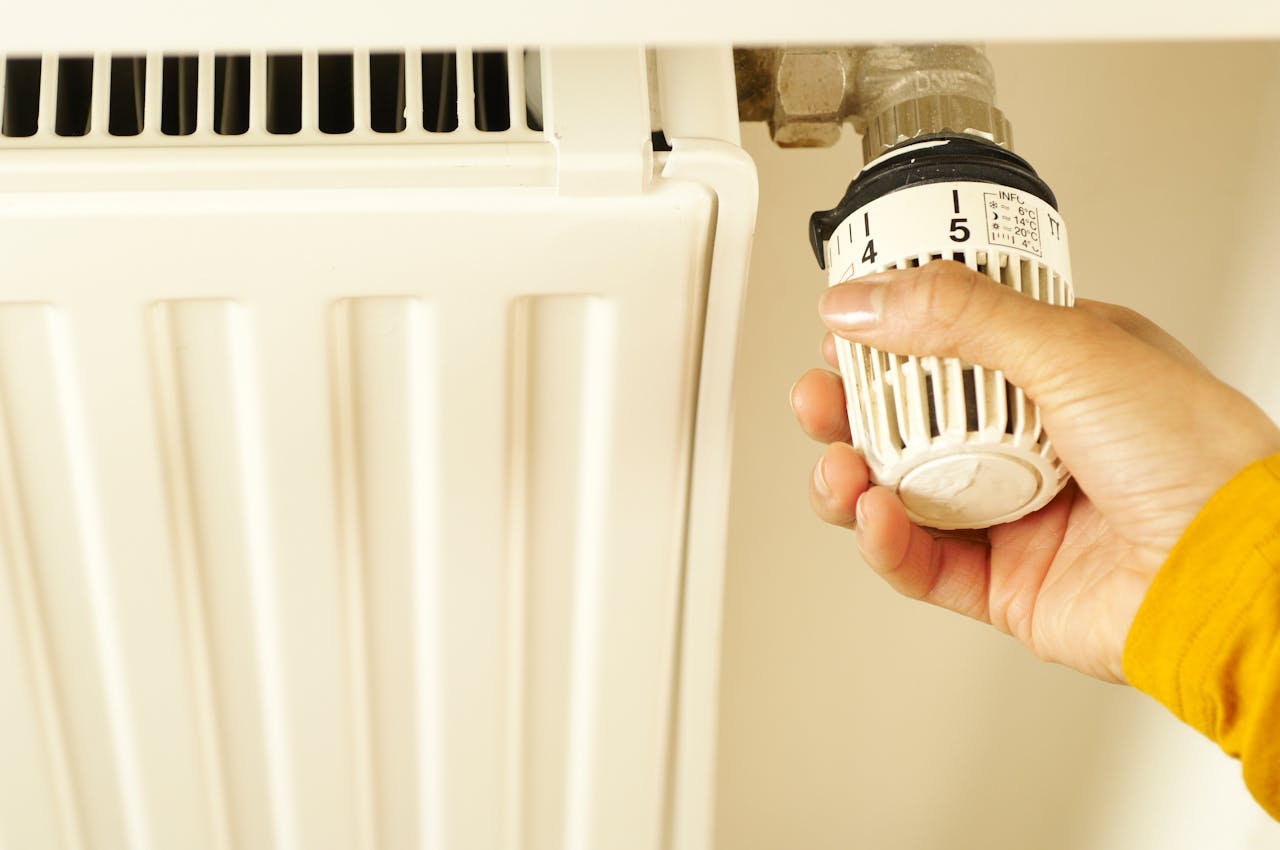 le moment idéal pour la purge d'un radiateur raccordé à un chauffage collectif